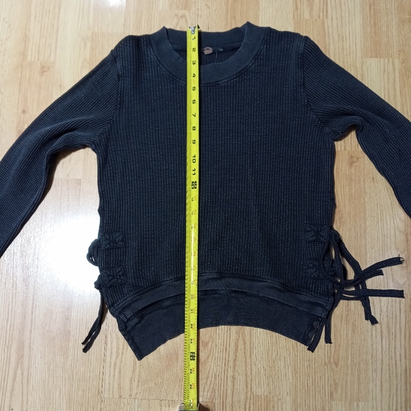 Free People One thermal top. NWT.  Charcoal gray. Size xs or small. - Picture 11 of 16